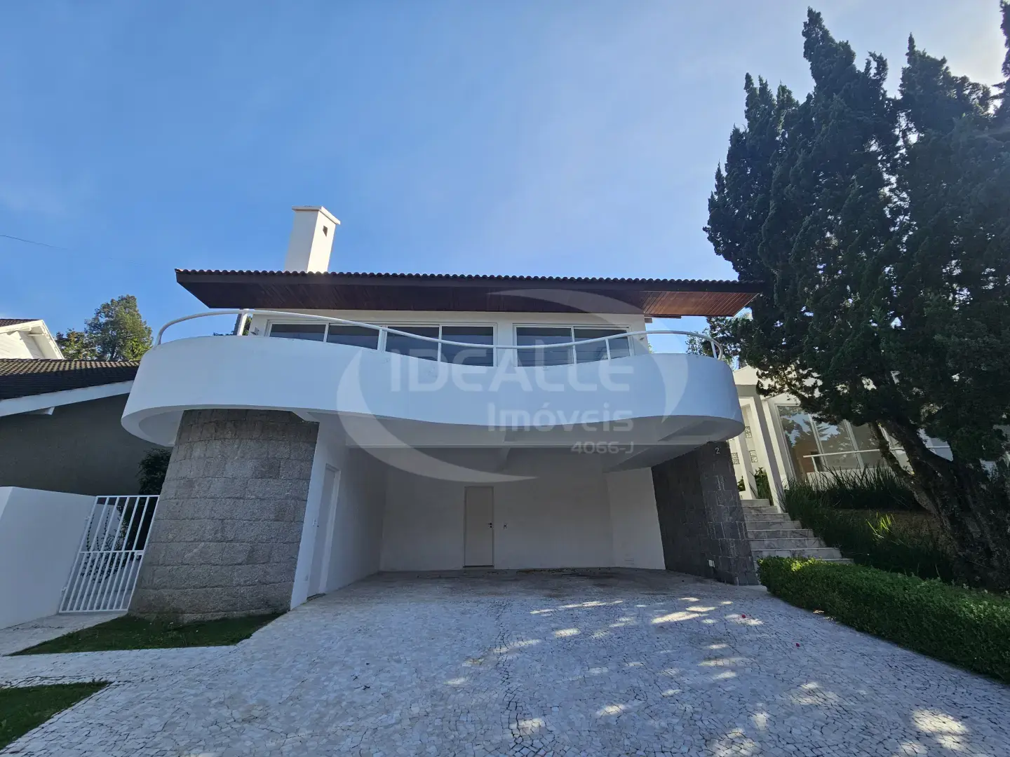 Cond. Beverly Hills
