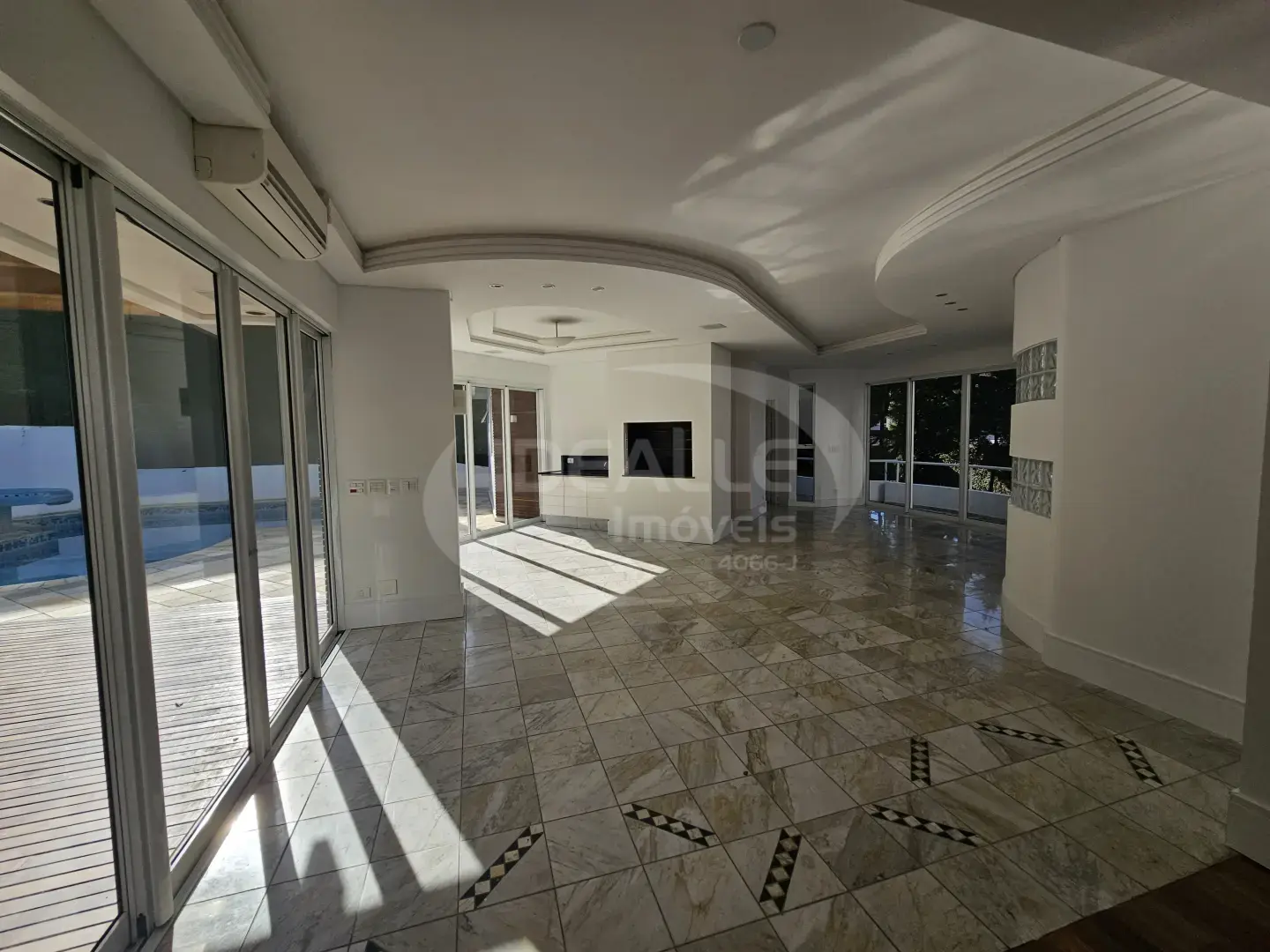 Cond. Beverly Hills