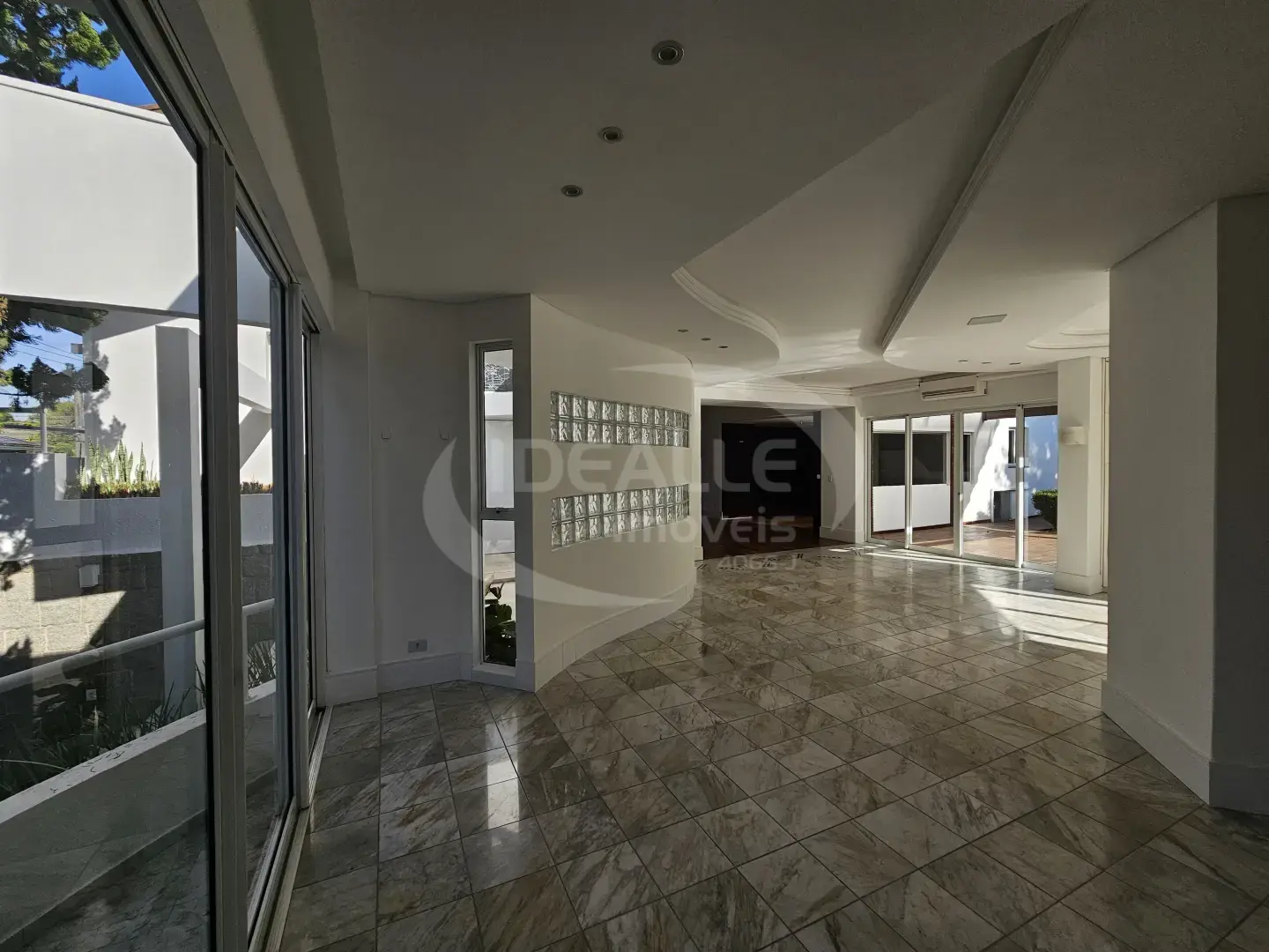 Cond. Beverly Hills