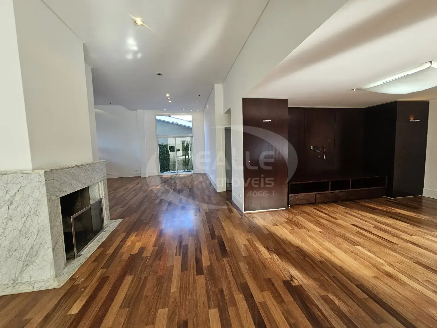 Cond. Beverly Hills