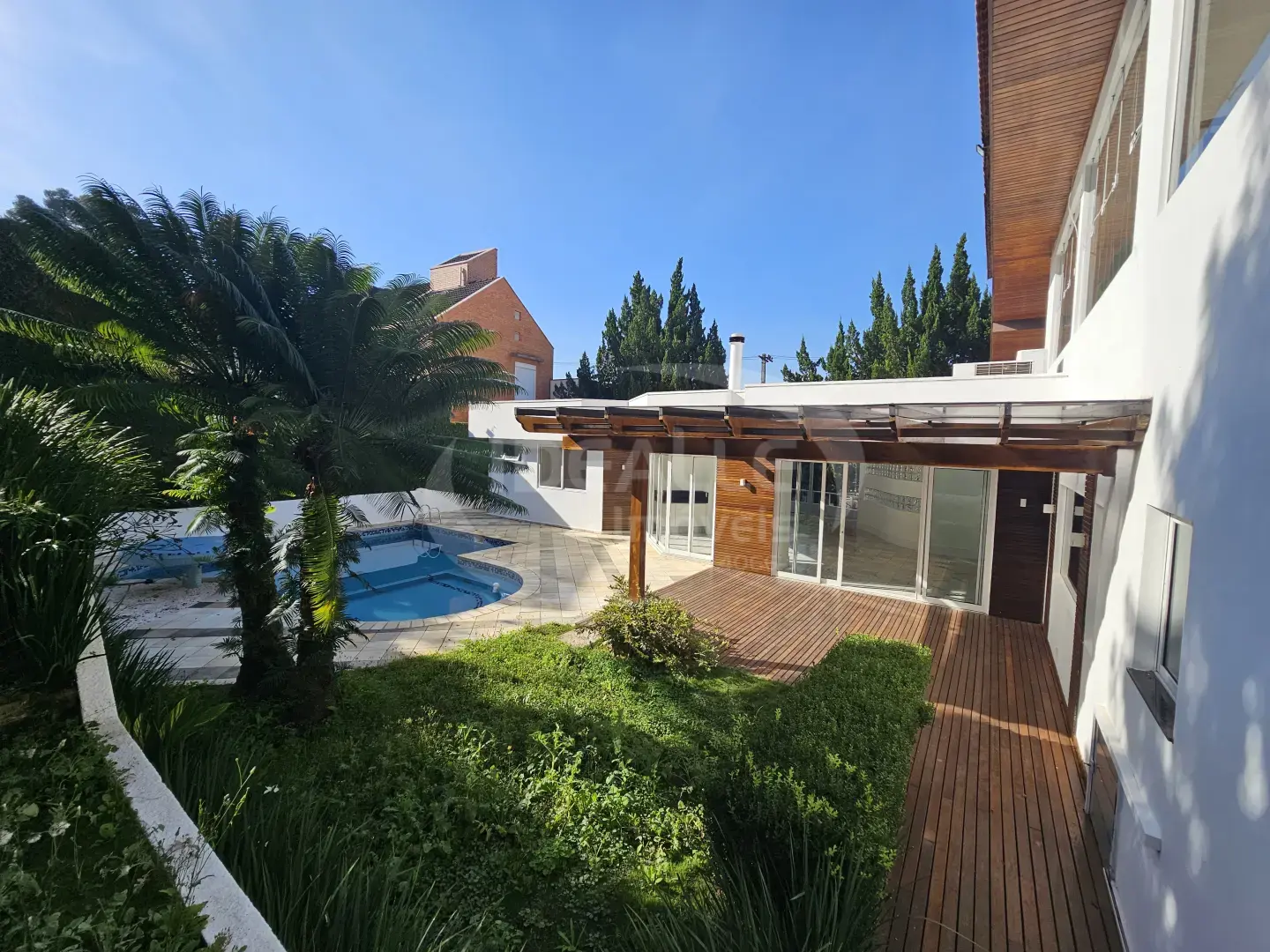 Cond. Beverly Hills