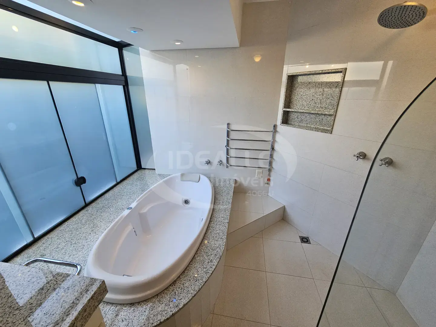 Cond. Beverly Hills