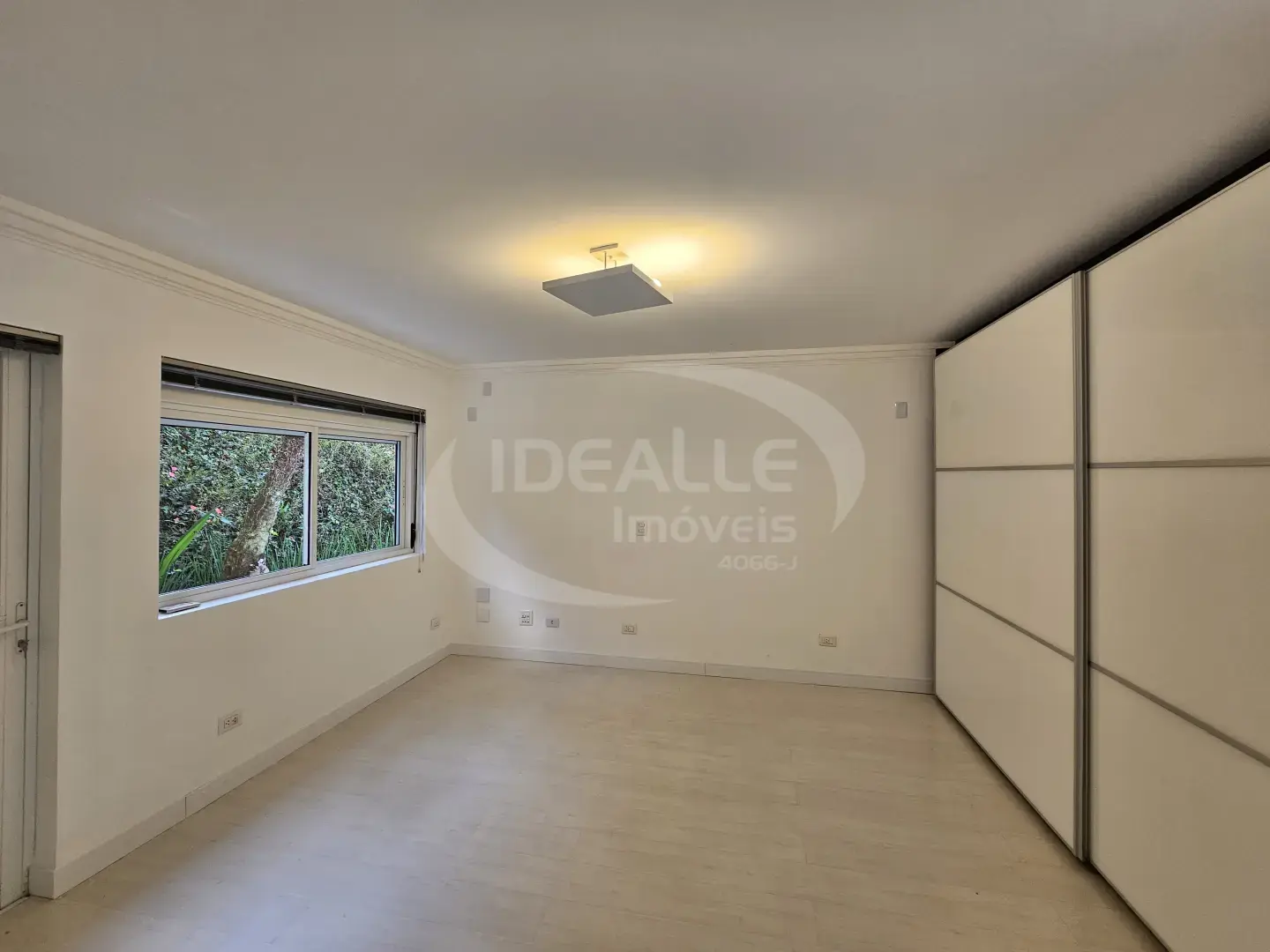 Cond. Beverly Hills
