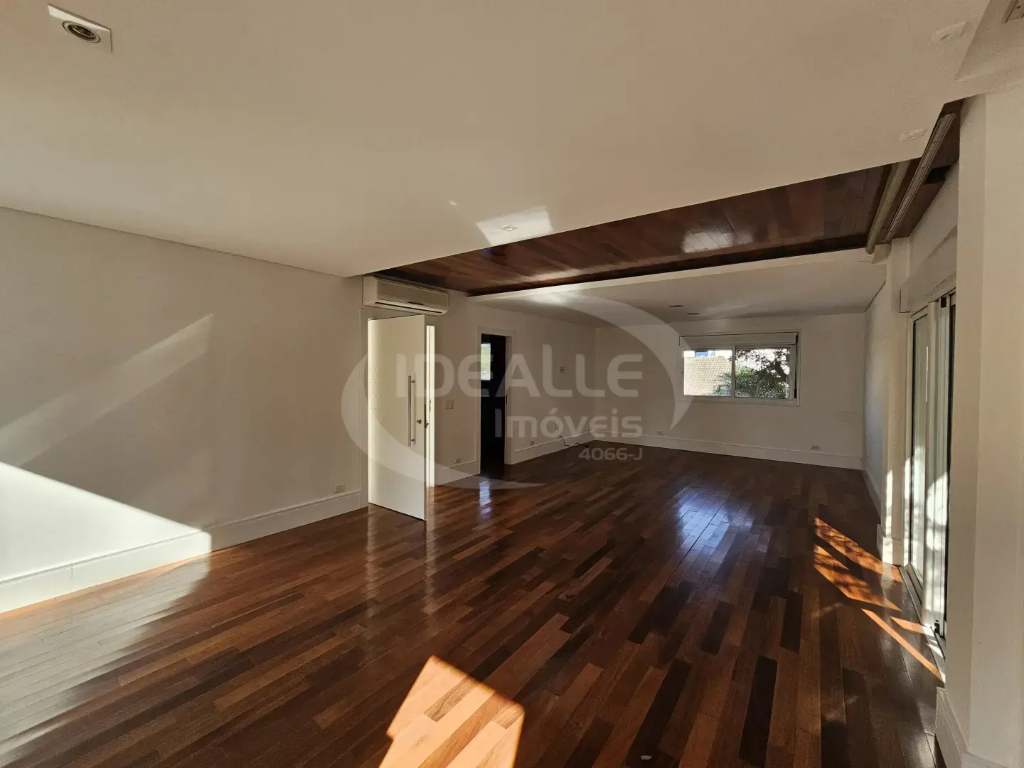 Cond. Beverly Hills