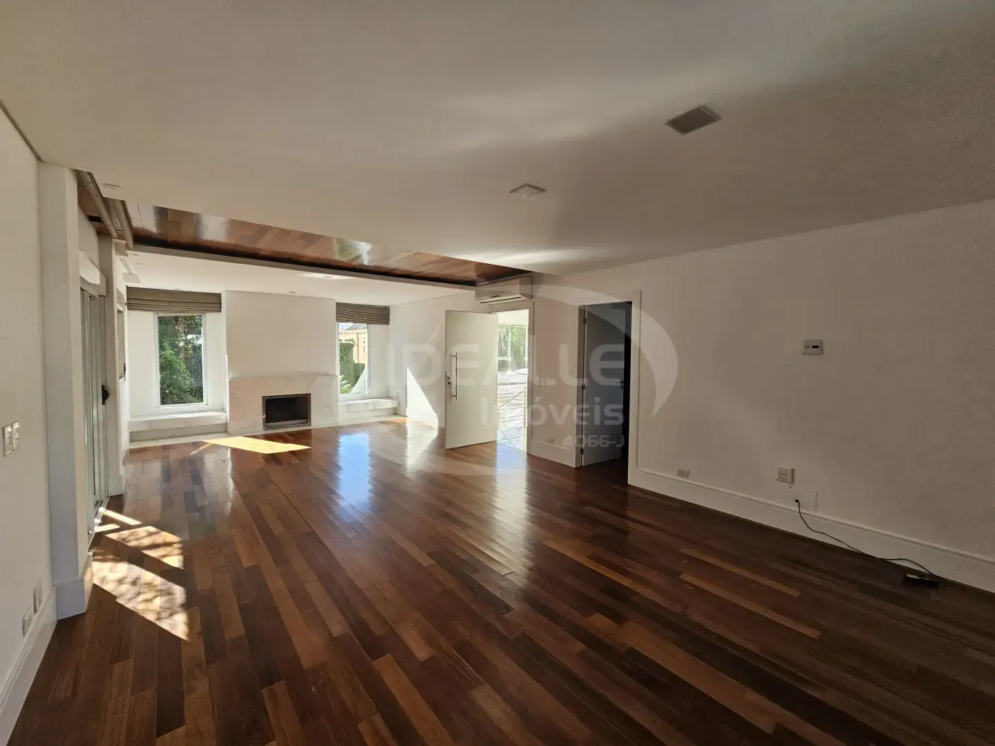 Cond. Beverly Hills